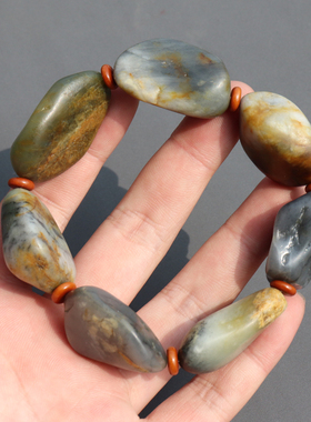 震惊方言精品和田玉新疆玉龙河老熟黄沁皮青花籽料意境原石手串A8