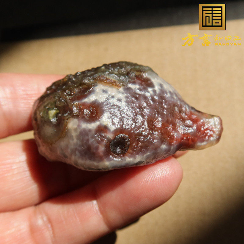 方言精品珍藏级半透明磨砂包裹黑山玻璃皮一口气玛瑙原石手把件p