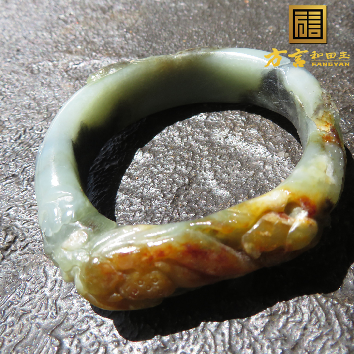 嗨了方言和田玉收藏新疆特色玉龙河挂金皮青花籽料57mm精美手镯w1