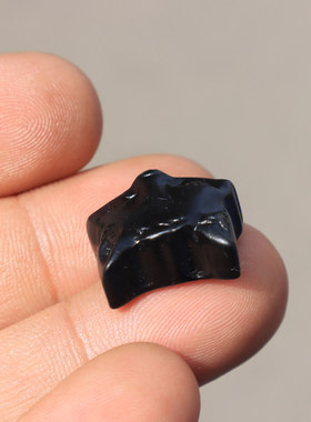 亏麻了方言和田玉精品新疆漆黑如墨墨玉小狐狸籽料DIY配饰手饰O