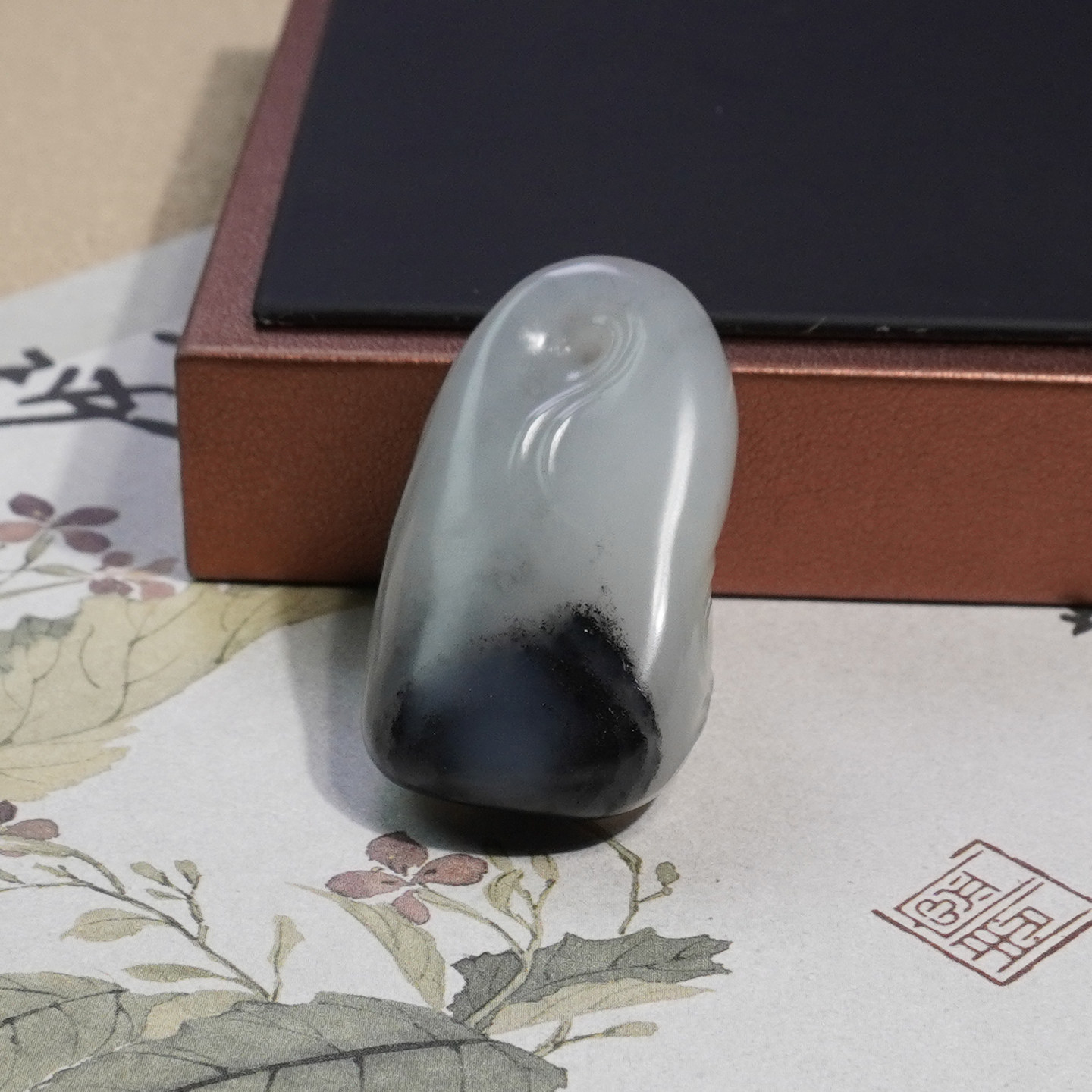 新疆和田玉青花籽料吊坠黑白分明留毛孔随型雕油润细腻干净挂件Z