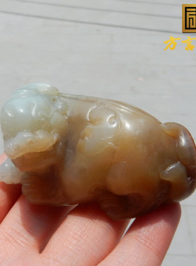 俄罗斯红沁皮糖玉籽料貔貅手把件