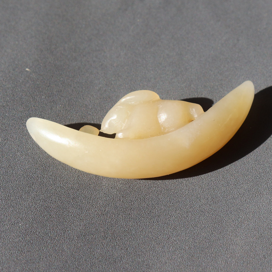 惊呆方言和田玉新疆且末料佩戴级细腻油润蜜糖色月亮兔吊坠挂件A8