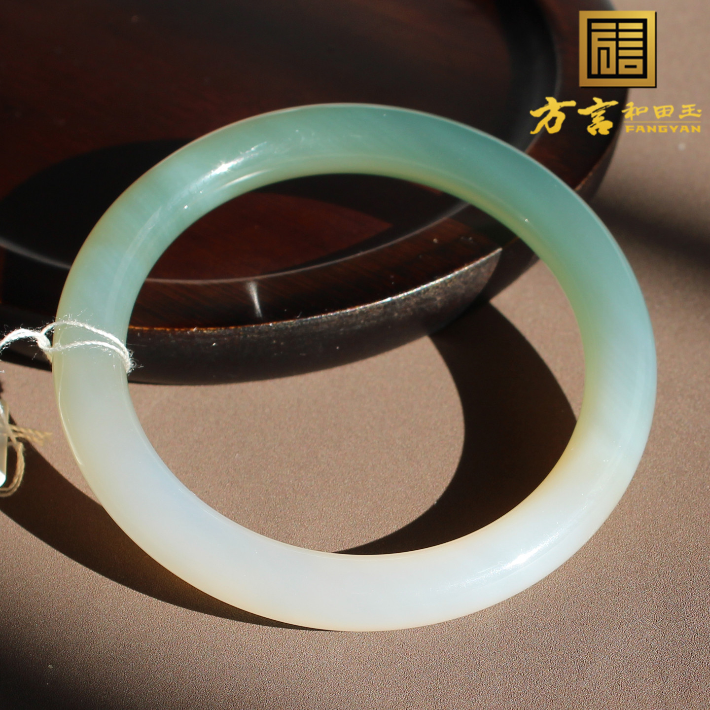 翠青半山半水渐变色54mm玉髓手镯