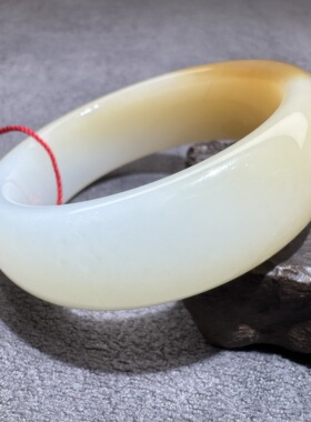 收藏级方言新疆和田玉老坑且末温润细腻糖白渐变羊脂卡55mm手镯S6