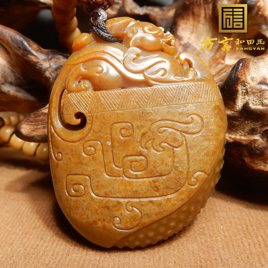 镇店之宝收藏级新疆古河道产老熟黄沁籽料高脂高糯府上有龙吊坠w