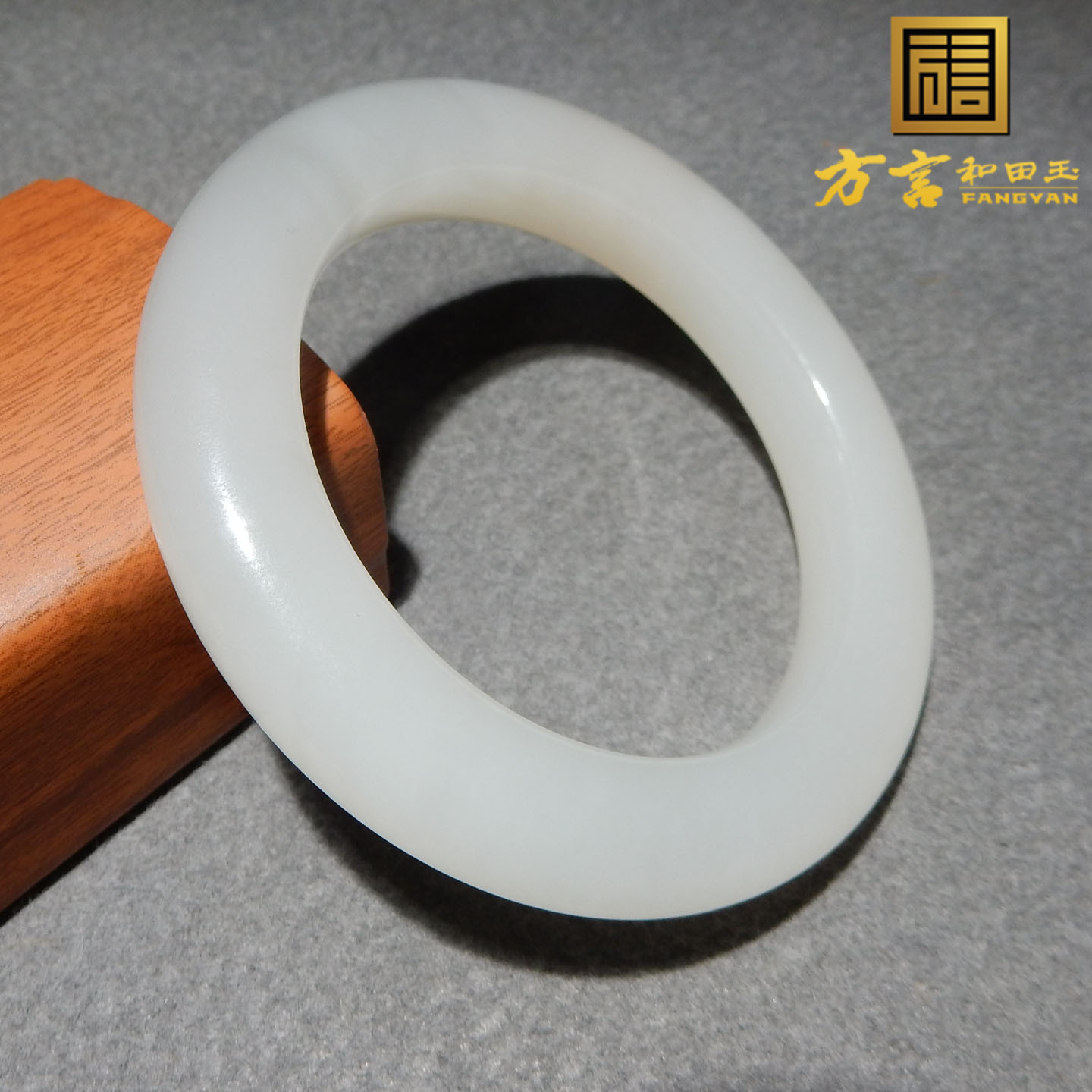 青海老坑料白玉手镯子