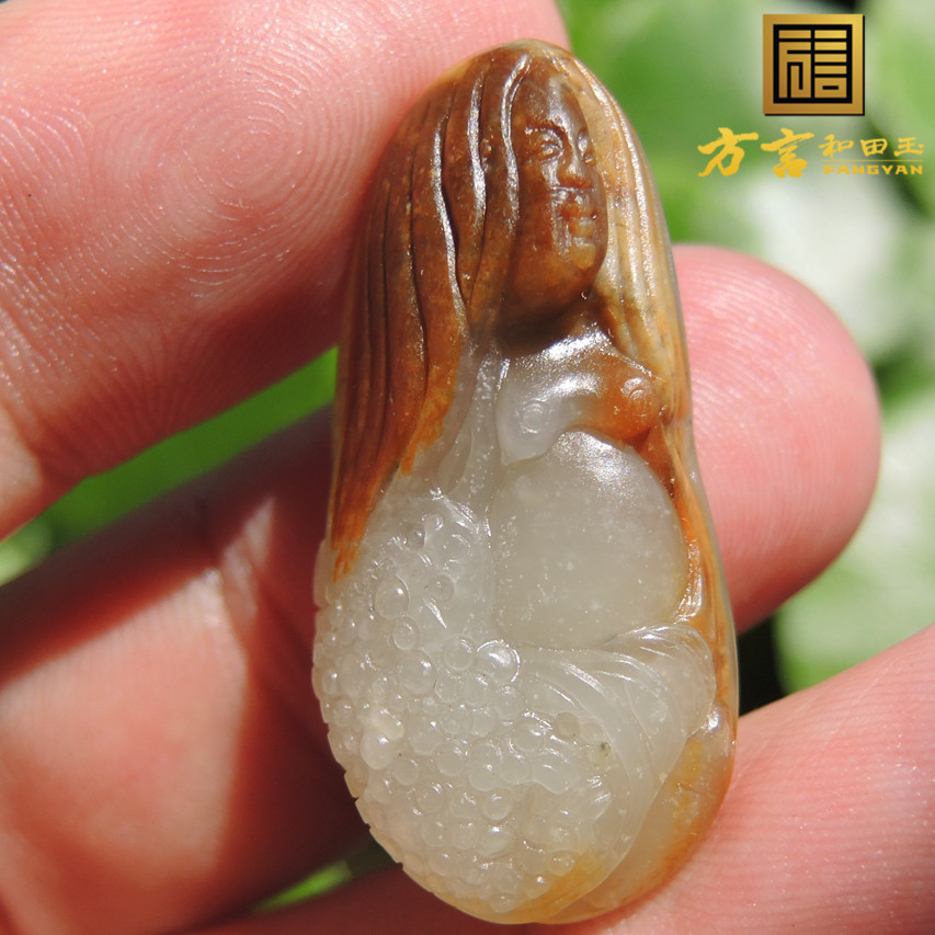 方言企业精品和田玉蒋喜枣红沁皮白色名品雪花玉籽料美人鱼吊坠r