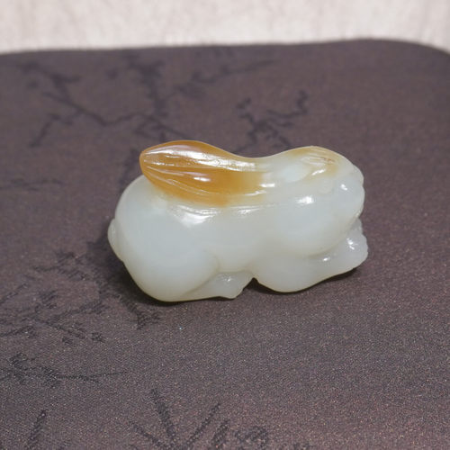 新疆且末料糖白玉生肖兔吊坠