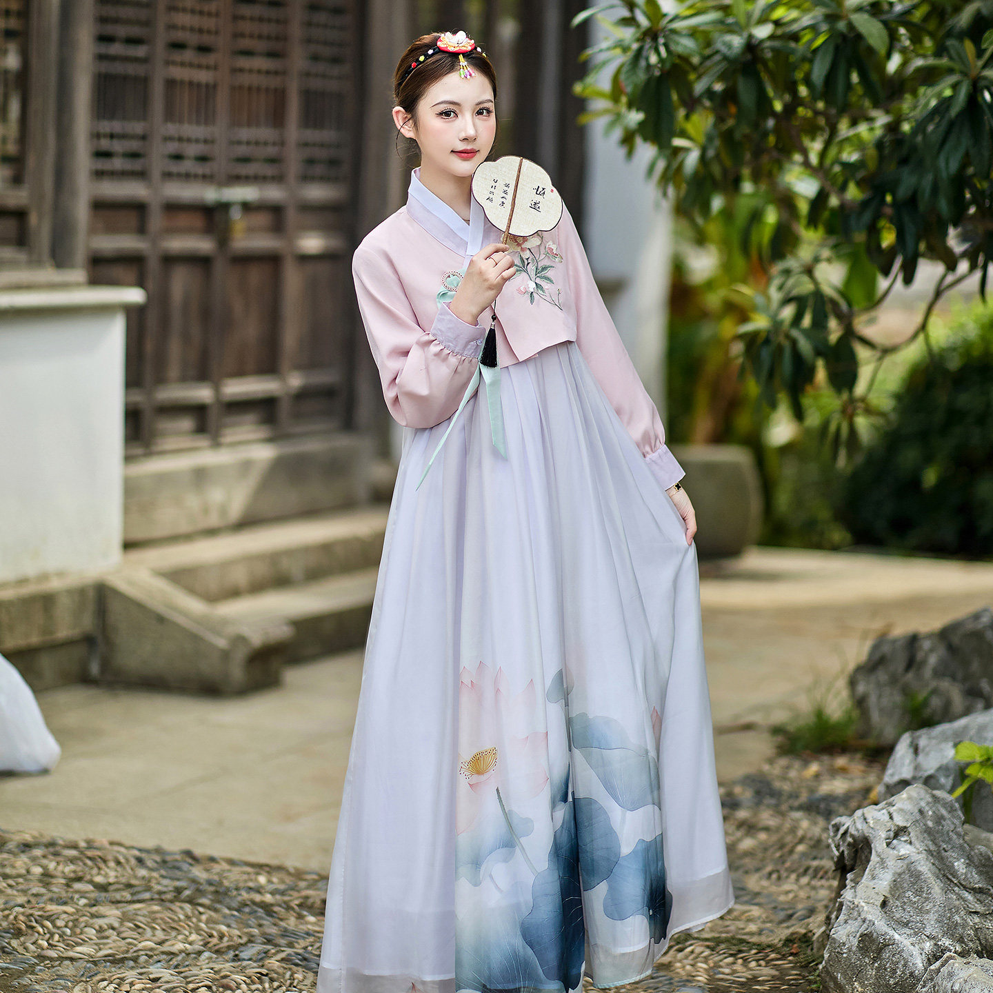 新款朝鲜族绣花韩版舞台演出服图片