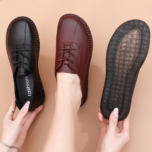 春秋妈妈鞋中年皮鞋软底中老年女鞋单鞋防滑舒适平底老人秋季防滑