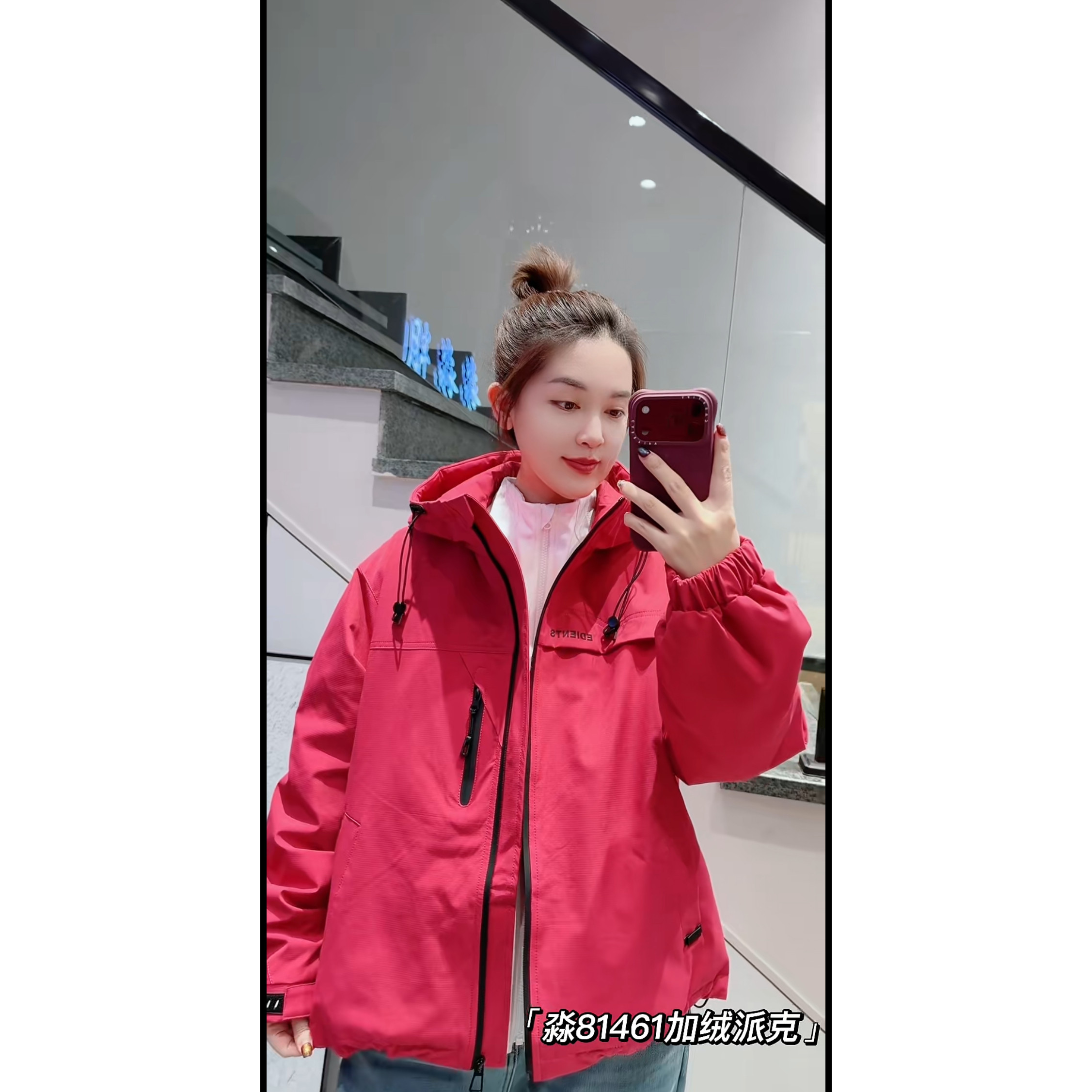 81461胖淼淼2026冬新款大码女装显瘦加绒冲锋衣外套遮肉百搭派克