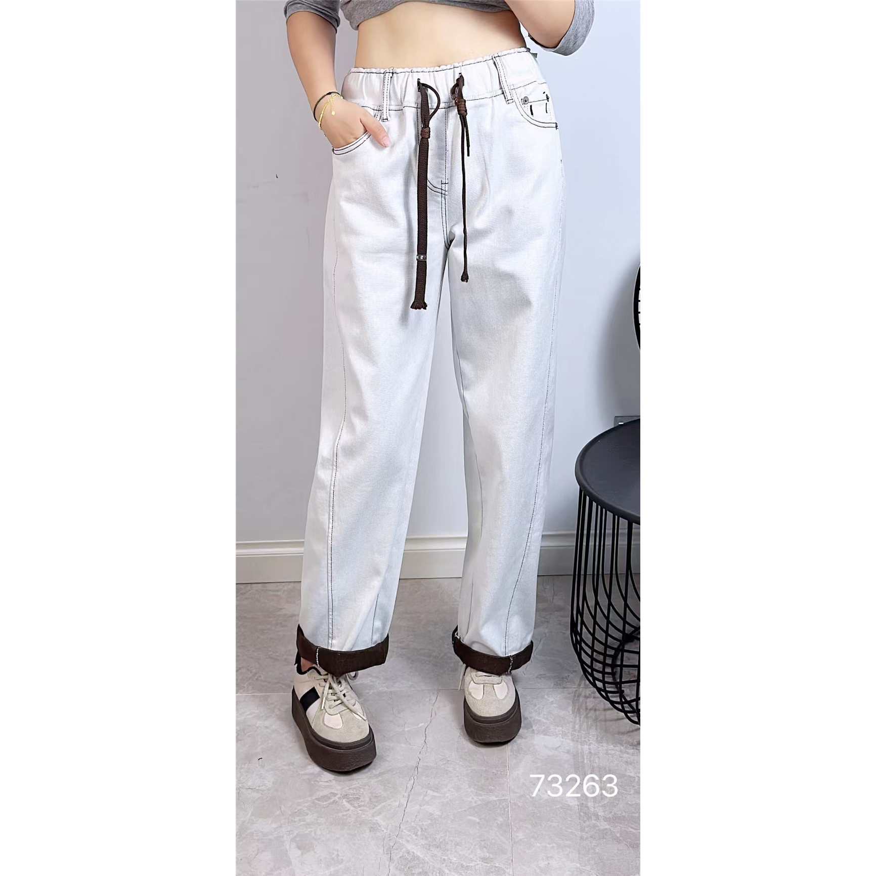 73263莱正雅2025秋冬新款大码女装时尚显瘦加薄绒牛仔裤直筒裤子