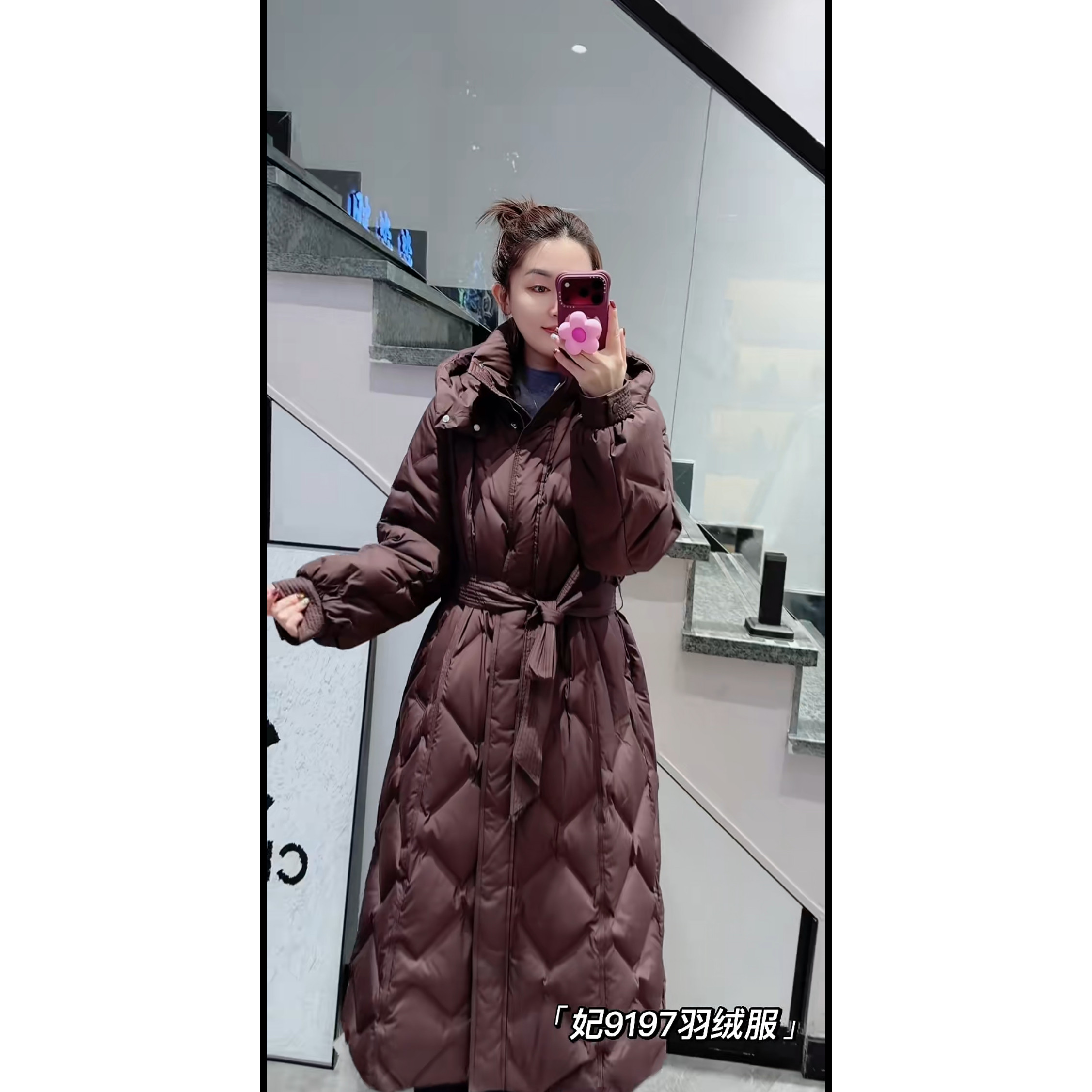 9197妃儿红2026冬新款大码女装显瘦长款羽绒服时尚遮肉百搭白鸭绒
