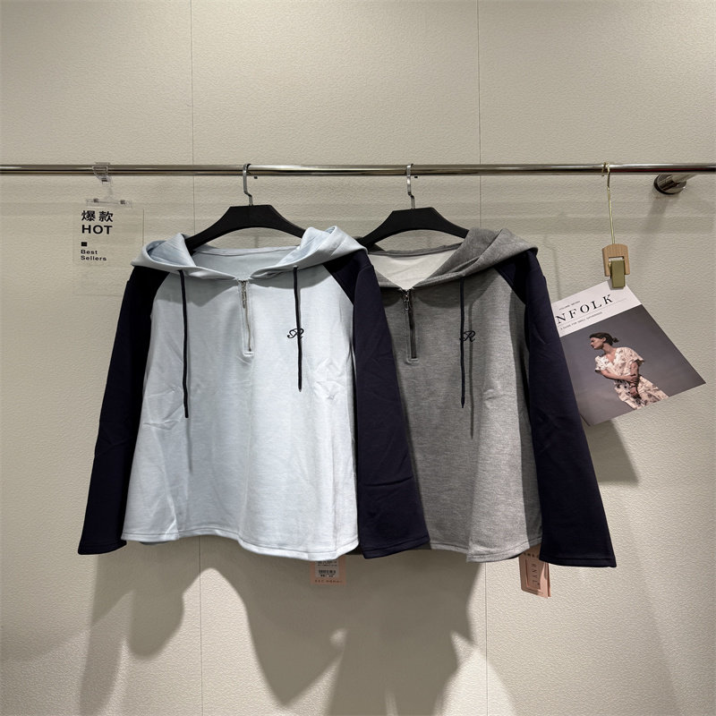 3736芮娜依莲2026冬季新款大码女装显瘦上衣时尚打底小衫百搭卫衣