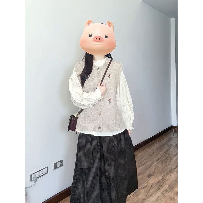 绣花针织开衫马甲+长袖衬衫