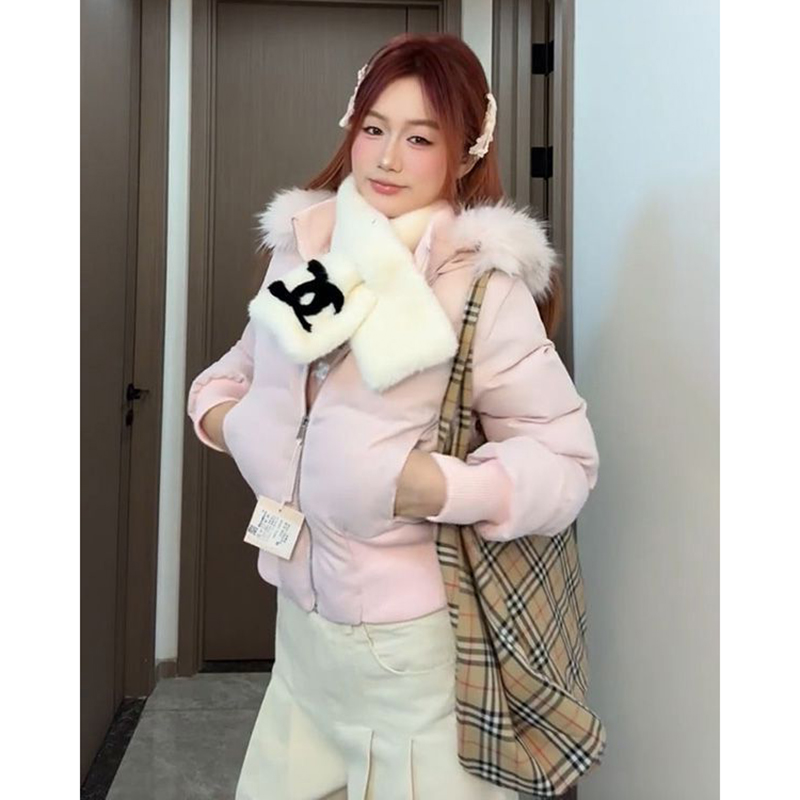 大毛领粉色连帽棉服女冬季甜美设计感保暖短款收腰棉衣2025外套女