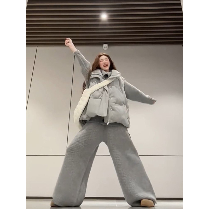 学院复古风穿搭一整套立领棉服马甲+灰色休闲长裤+针织开衫毛衣潮