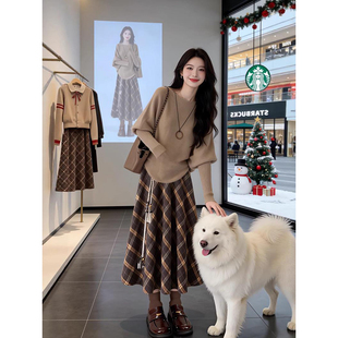 韩系巨好看冬季氛围感搭配一整套设计幅袖针织衫女高腰格纹半身裙