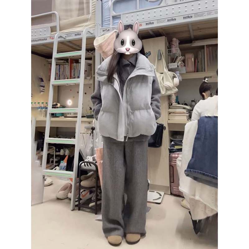 校园风秋冬简约穿搭一整套灰色针织长裤+开衫毛衣+背心棉服马甲女