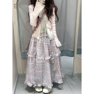 女搭配木耳边格子半身裙两件套 撞色拼接粉色毛衣开衫 2025秋季 新款