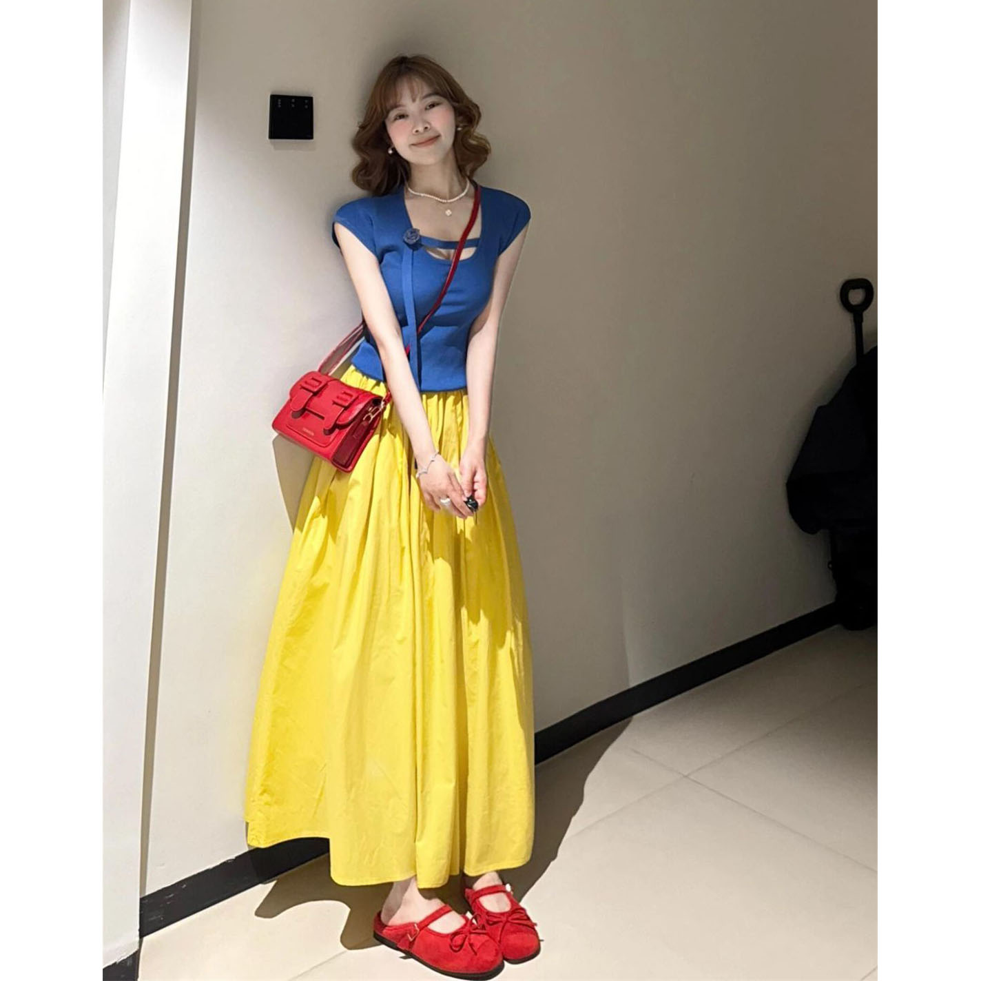 韩系甜美度假穿搭蓝色修身上衣女搭配高腰黄色半身裙夏季两件套装