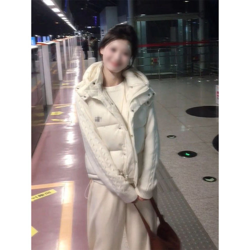 杏色针织衫拼接毛衣连帽棉服马甲