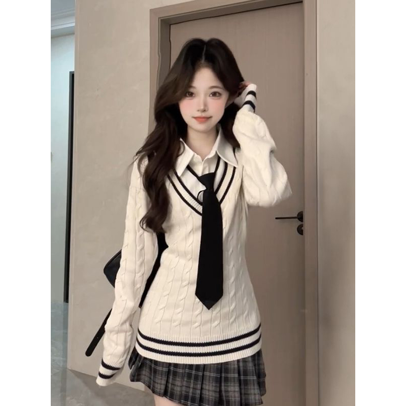 V领撞色针织套头毛衣叠穿衬衫