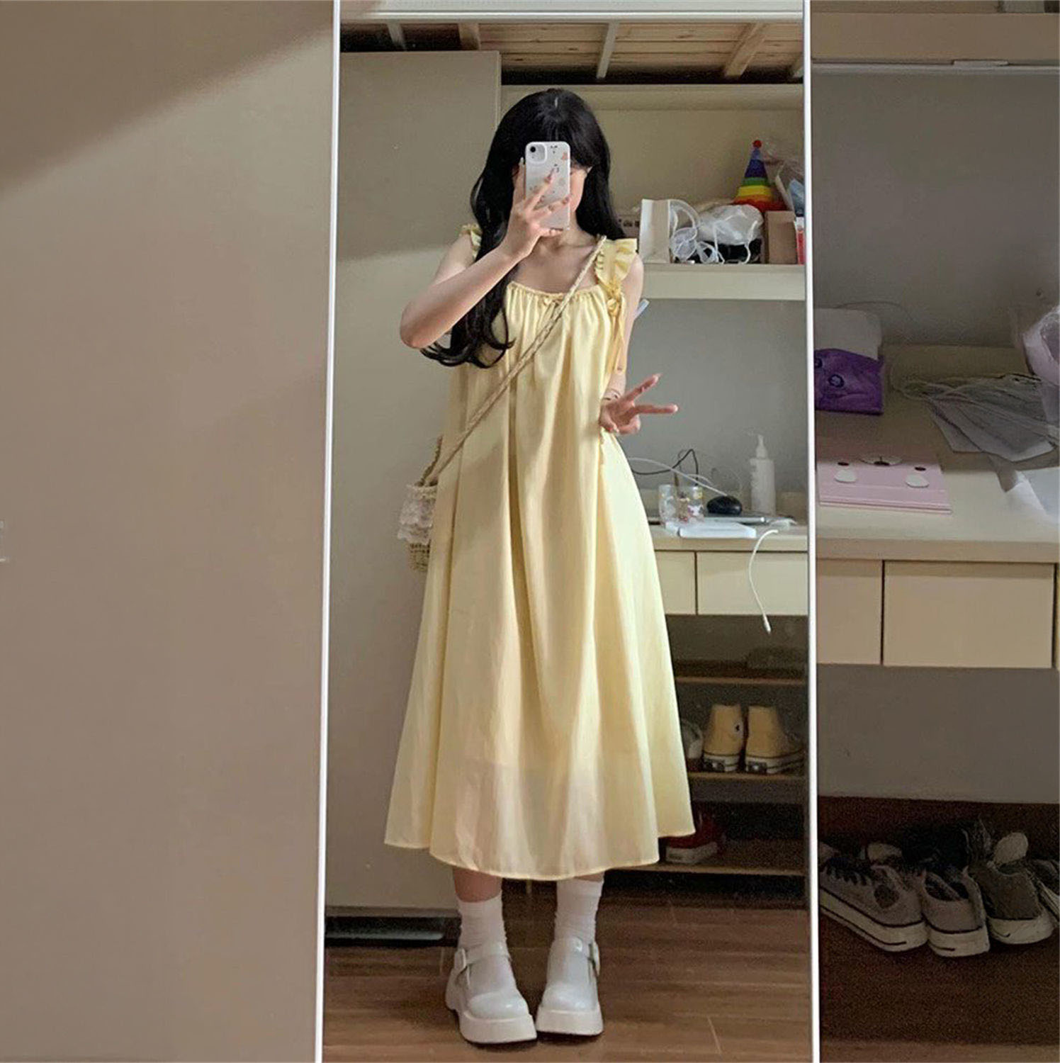 法式甜美蝴蝶结吊带A字连衣裙女夏季新款奶黄色宽松遮肚无袖长裙