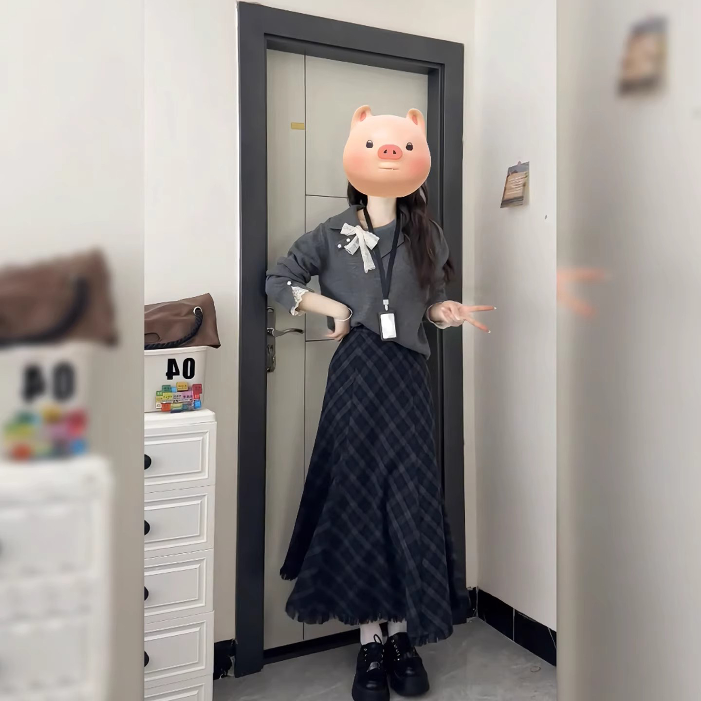 复古穿搭一整套温柔风气质灰色针织衫翻领毛衣搭配高腰格纹半身裙