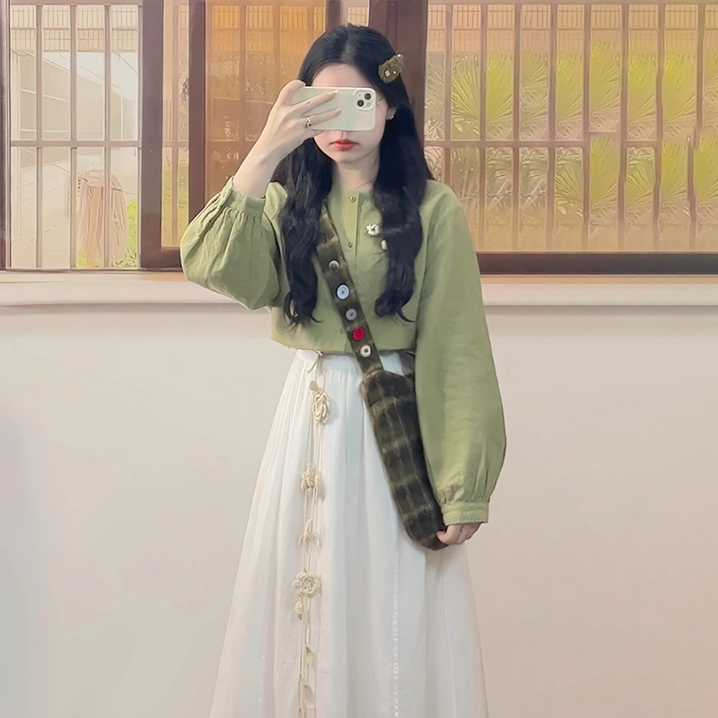 圆领长袖衬衫+高腰半身裙