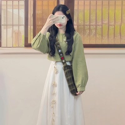 圆领长袖衬衫+高腰半身裙