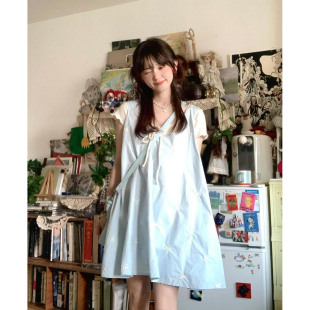 韩系温柔少女风穿搭蝴蝶结刺绣蓝色背带裙搭配绑带针织上衣两件套