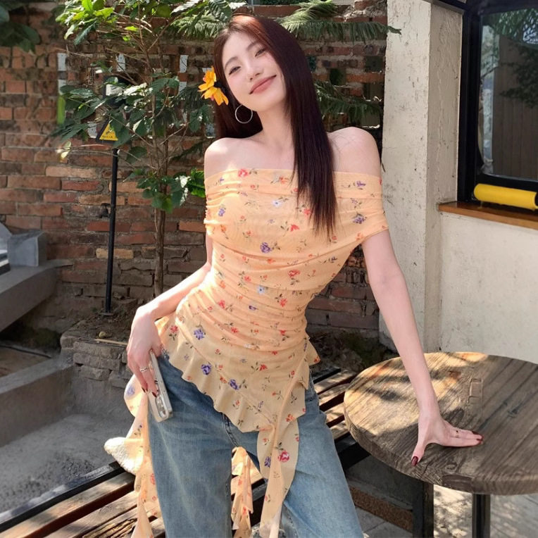 ins纯欲辣妹一字肩性感短袖上衣女夏复古法式碎花荷叶边修身T恤