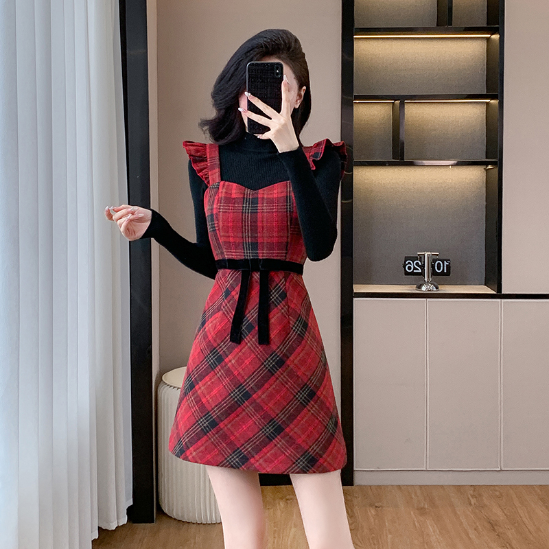 韩版法式甜美红色格子背带连衣裙女冬装小香风收腰圣诞打底吊带背