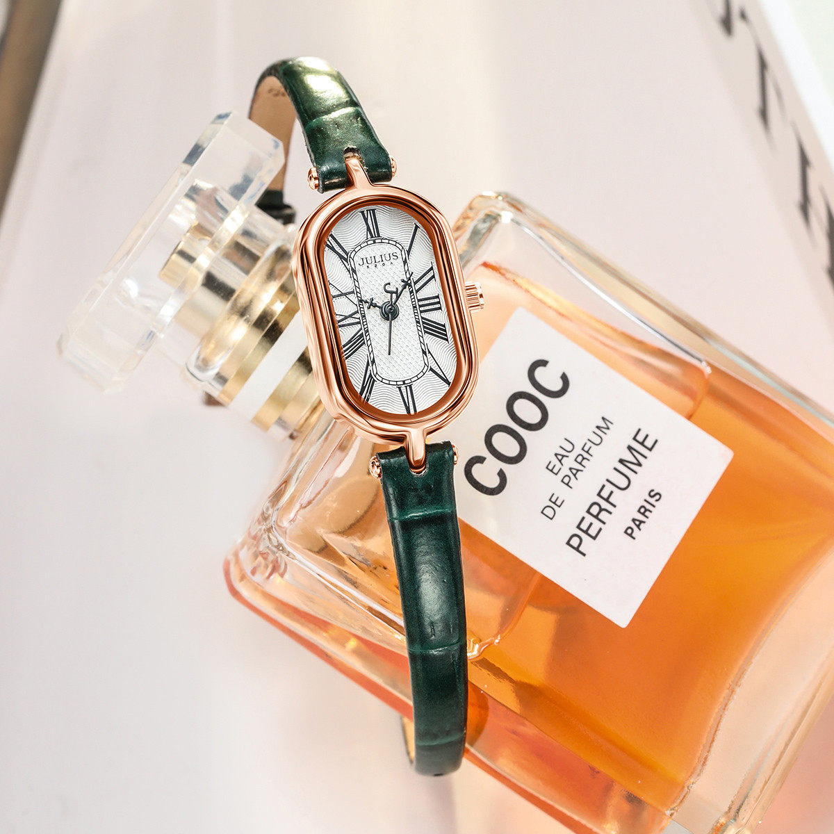 聚利时手表女正品新款鹅卵石椭圆形真皮时尚小众复古石英学生1432