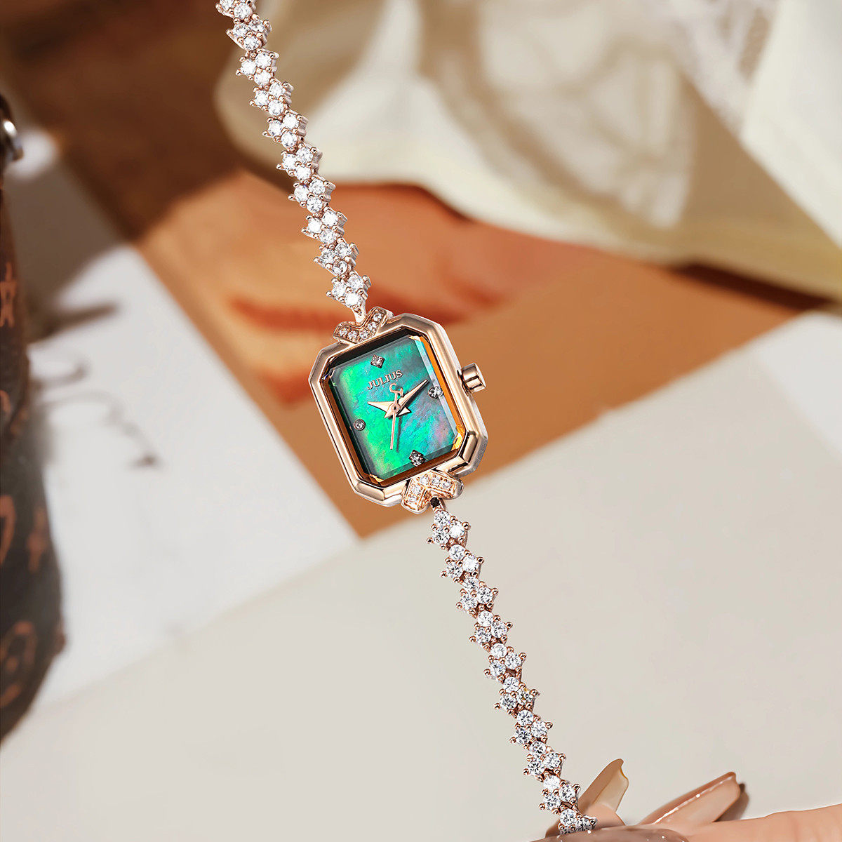 【新品补贴价】聚利时精致满钻手链手表女士方形高级女表礼物1437