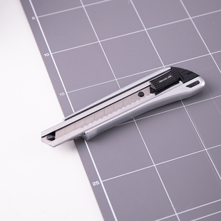 得力工具美工刀壁纸刀家用锋利拆快递包裹刀开箱工具裁纸刀2090美工刀