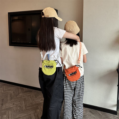 乒乓球斜跨包防泼水面料