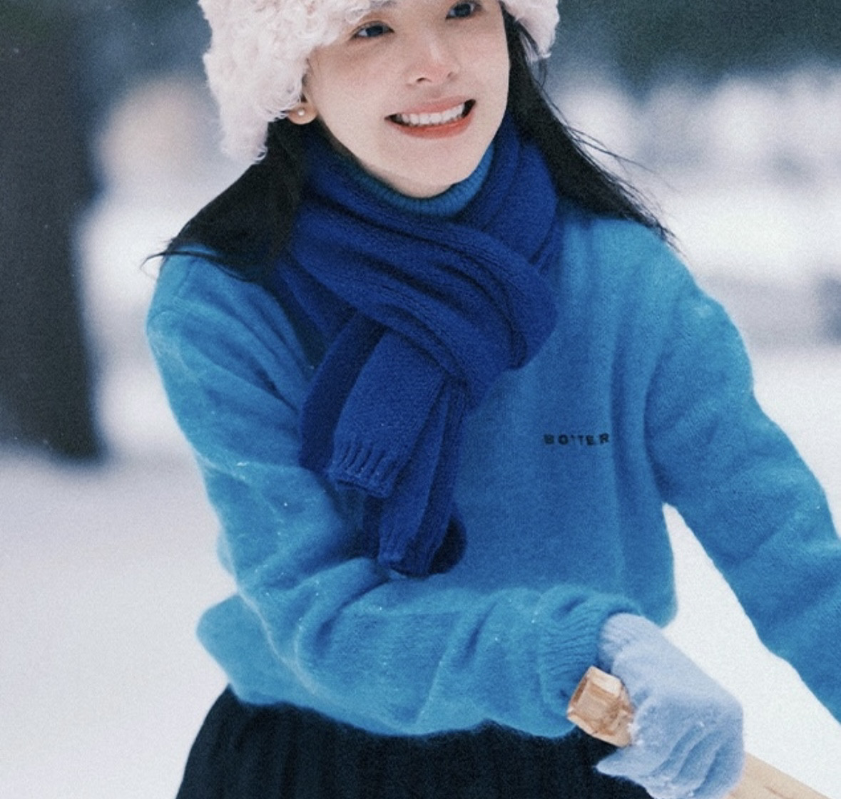 章若楠同款宝蓝色围巾女秋冬毛线针织保暖克莱因蓝围脖防寒围巾