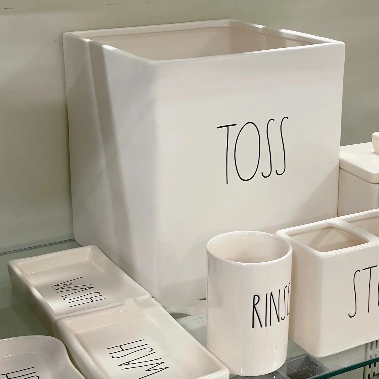 轻奢高级颜值办公室风笔筒桌面化妆刷收纳桶梳妆创意复古陶瓷收纳