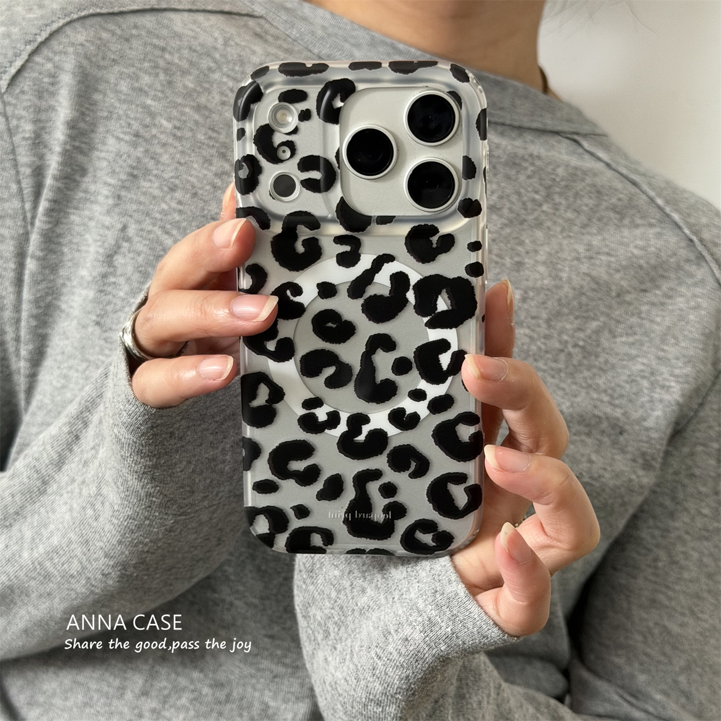 ANNACASE高级黑色小豹纹磨砂肤感磁吸手机壳适用iphone17promax苹果17新款15pro全包16Promax防摔保护套14女