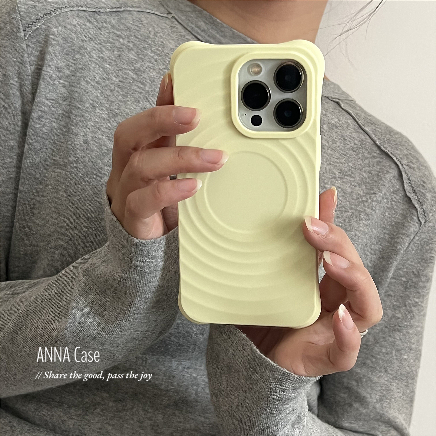 温柔治愈奶油黄波漾磁吸17手机壳