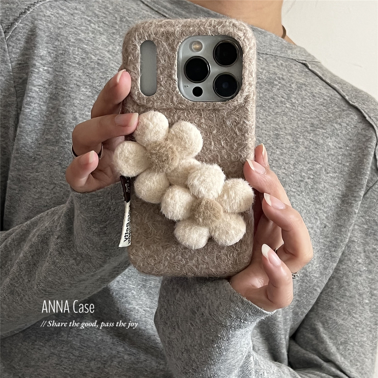 秋冬少女毛绒亚麻浅咖小花手机壳