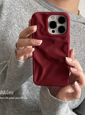 ANNACASE高级感暗红色立体褶皱纹手机壳适用iphone17promax苹果16全包16promax新款15pro女14防摔保护套17Pro