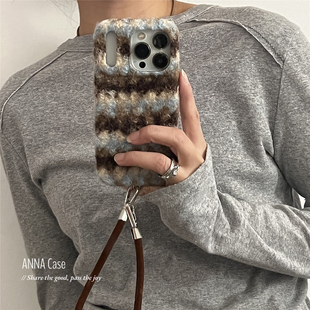 ANNACASE秋冬ins蓝棕条纹卷卷毛绒手拎绳手机壳适用iphone17promax苹果14软13全包15pro女款16ProMax保护套17