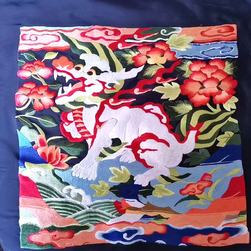 手推绣花来图定制汉服圆领袍子补服刺绣旗袍服装毕业设计獬豸补子