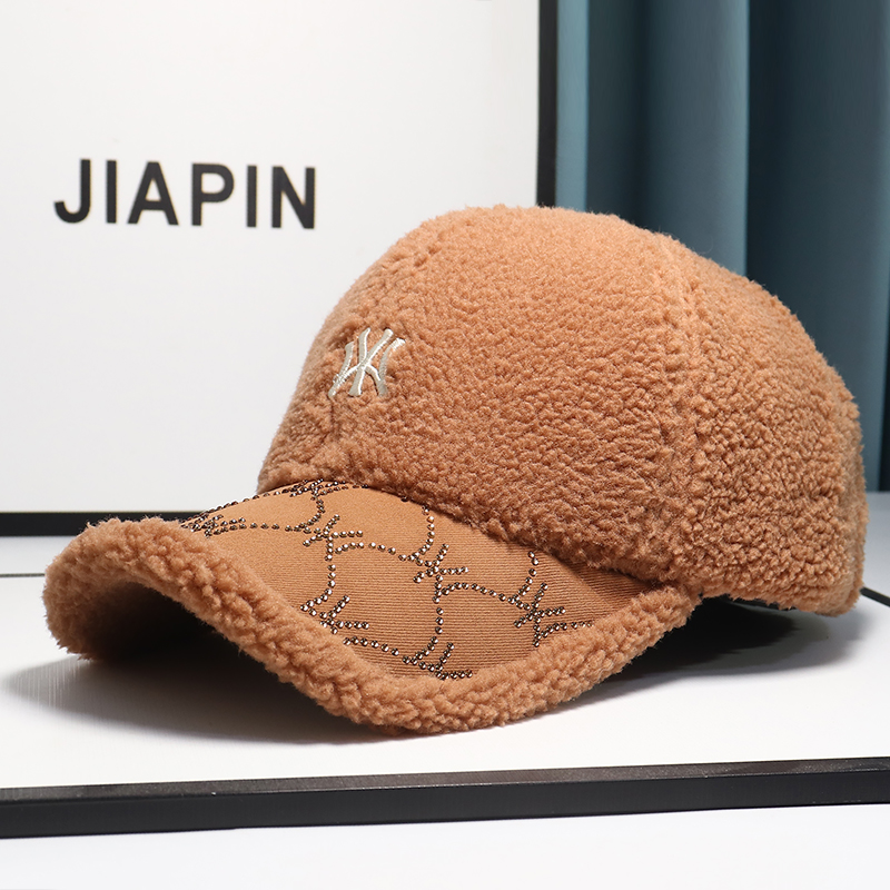 2025秋冬新款毛绒加厚保暖鸭舌帽子女士时尚小头围显瘦户外防寒帽