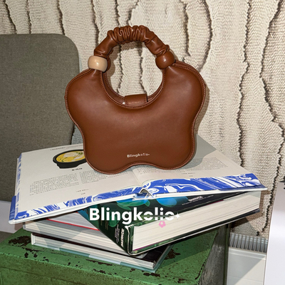 【刘恋同款】Blingkolio不另可棕色钩针小花手拿包斜跨小包