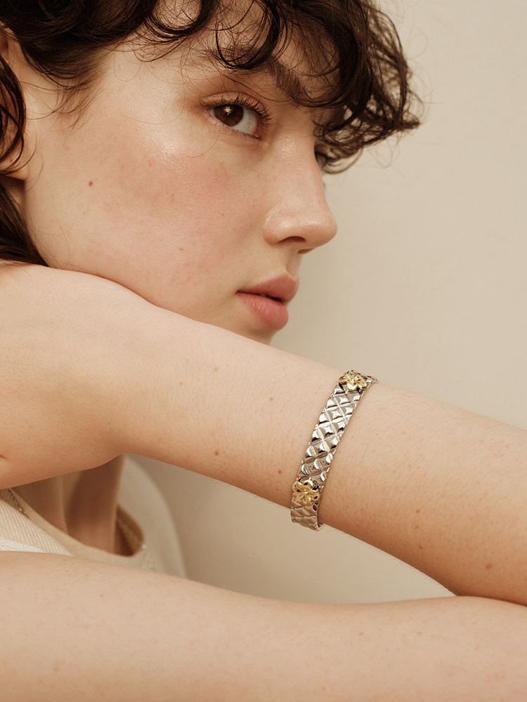 [NEW YEARS GIFT] NARCII CAMELLIA FLYING BRACELET WOMENS INS PREMIUM ORIGINAL DESIGN JEWELRY ARMBANGLE
